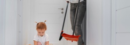 Уборка квартиры с маленькими детьми: советы и хитрости